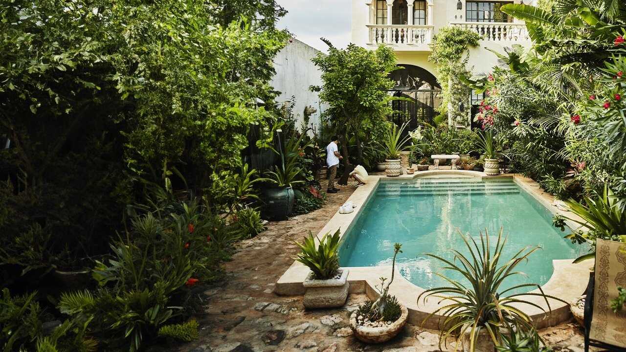 FR - Travaux XXL : piscines et lagons 0