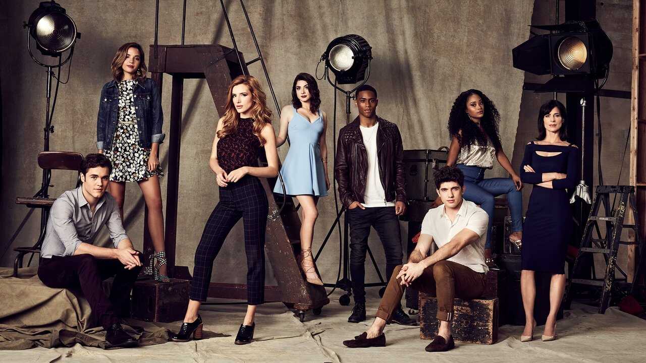 FR - Famous in Love 0