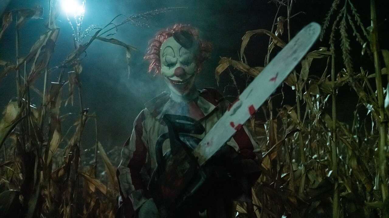 مهرج في حقل الذرة (2025) 0
