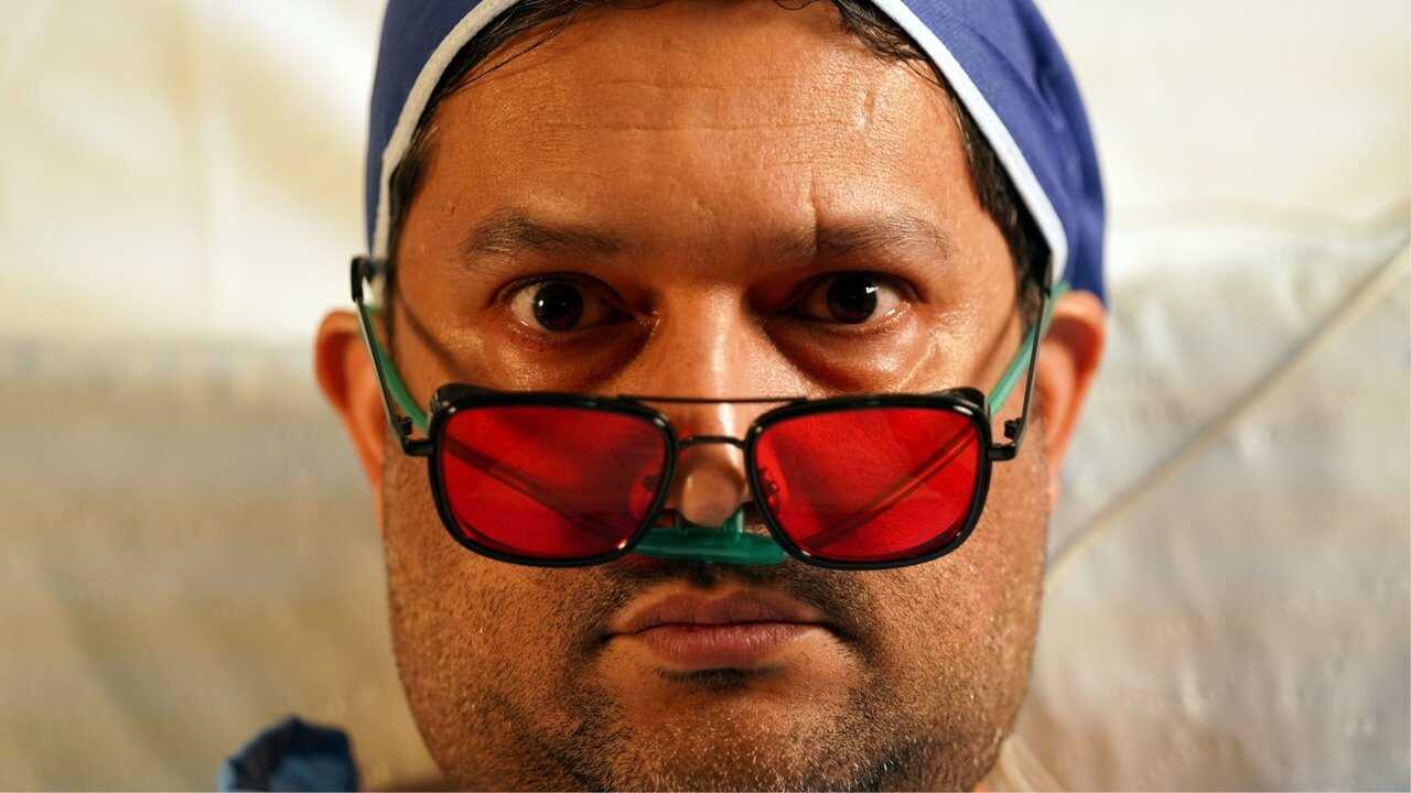 Red shades (2025) 0
