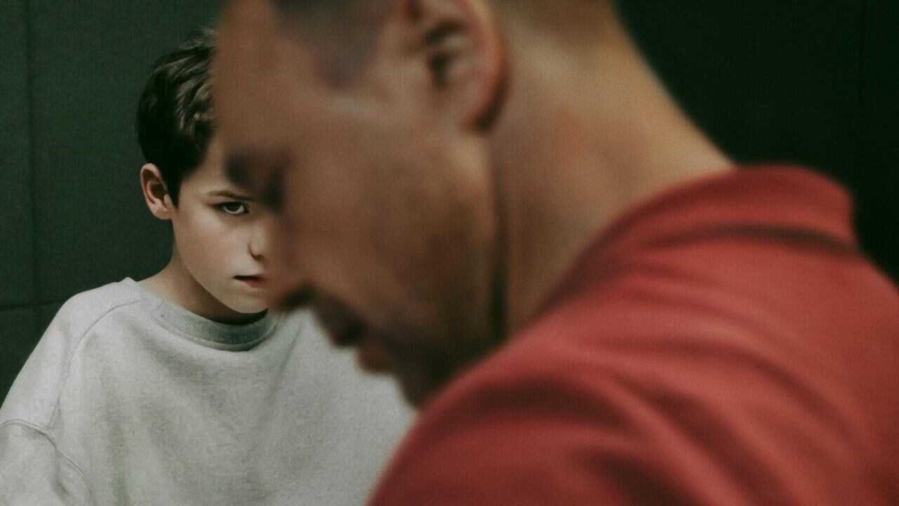 DE - Adolescence (2025) 3