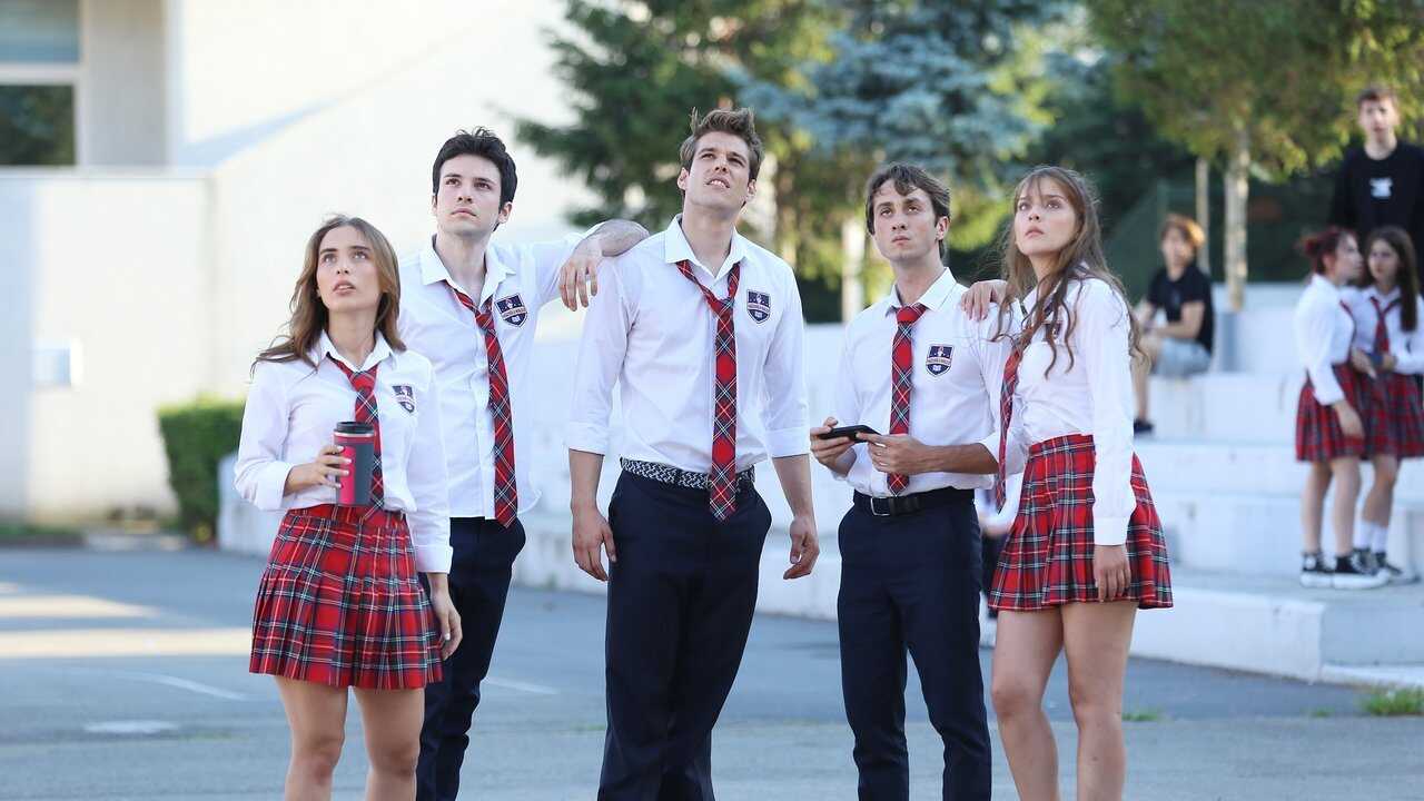 ES - Chicos de barrio (2022) 2