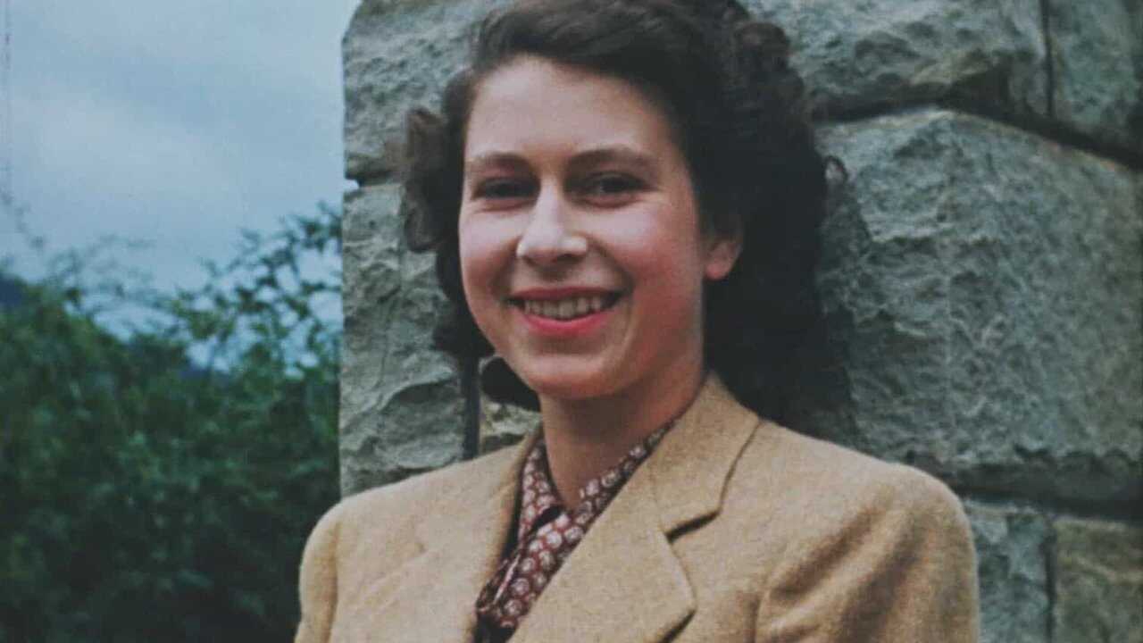 Elizabeth: The Unseen Queen 0