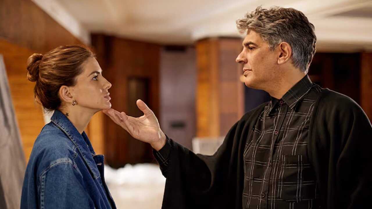 AR - Camaleón: El pasado no cambia (2025) 0