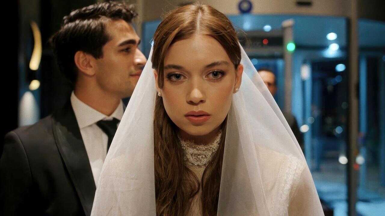 EN - Yali Capkini, Golden Boy (2022) 4