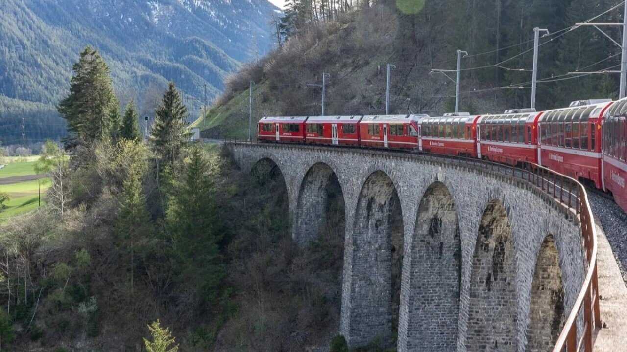 FR - En train à travers la Suisse 0