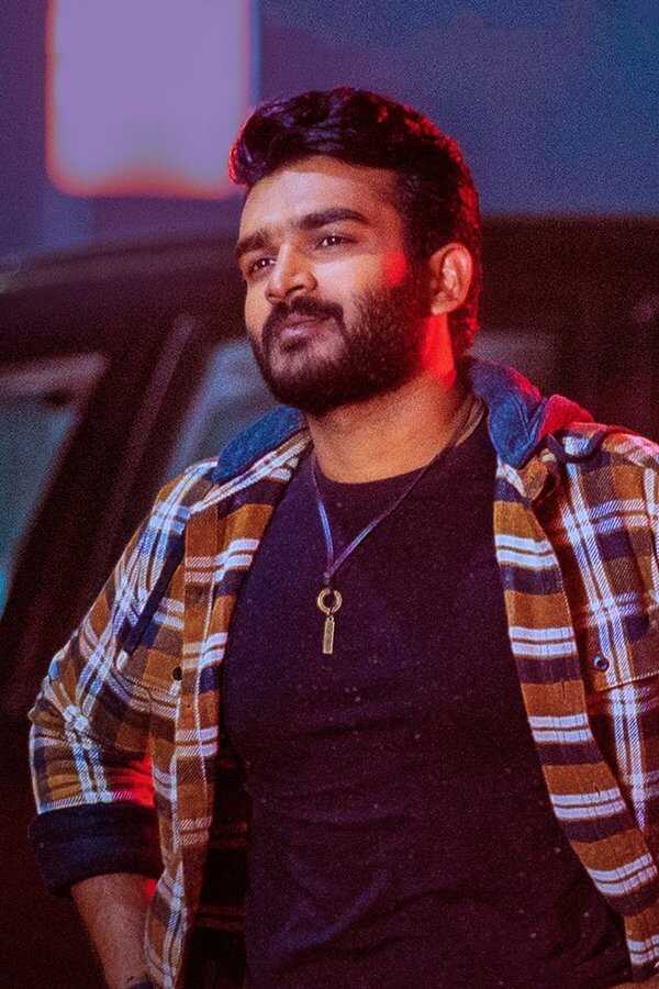Nenu Meeku Baaga Kavalsinavaadini (2022) 0