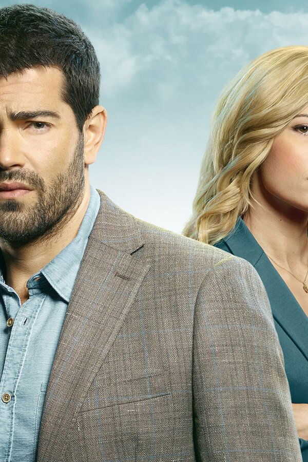A Beautiful Place to Die: A Martha's Vineyard Mystery (2020) 0