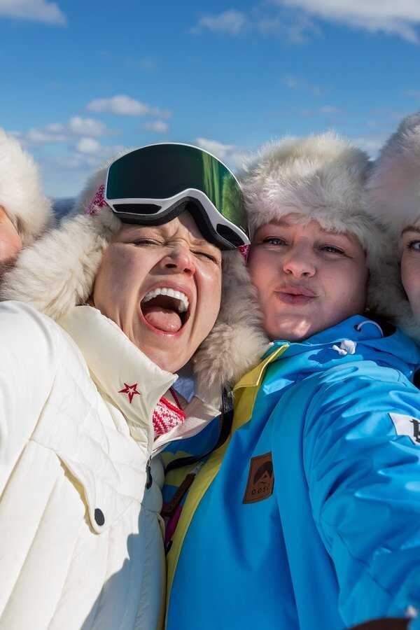 Ski Girls (2023) 0